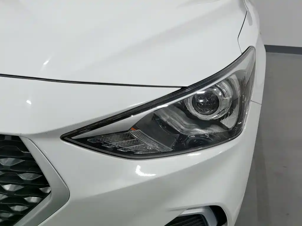 Hyundai Elantra — миниатюра 7