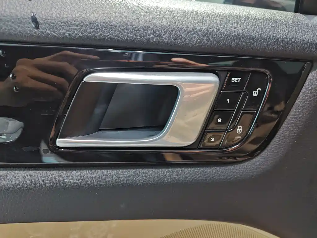 Porsche Cayenne Hybrid — миниатюра 17