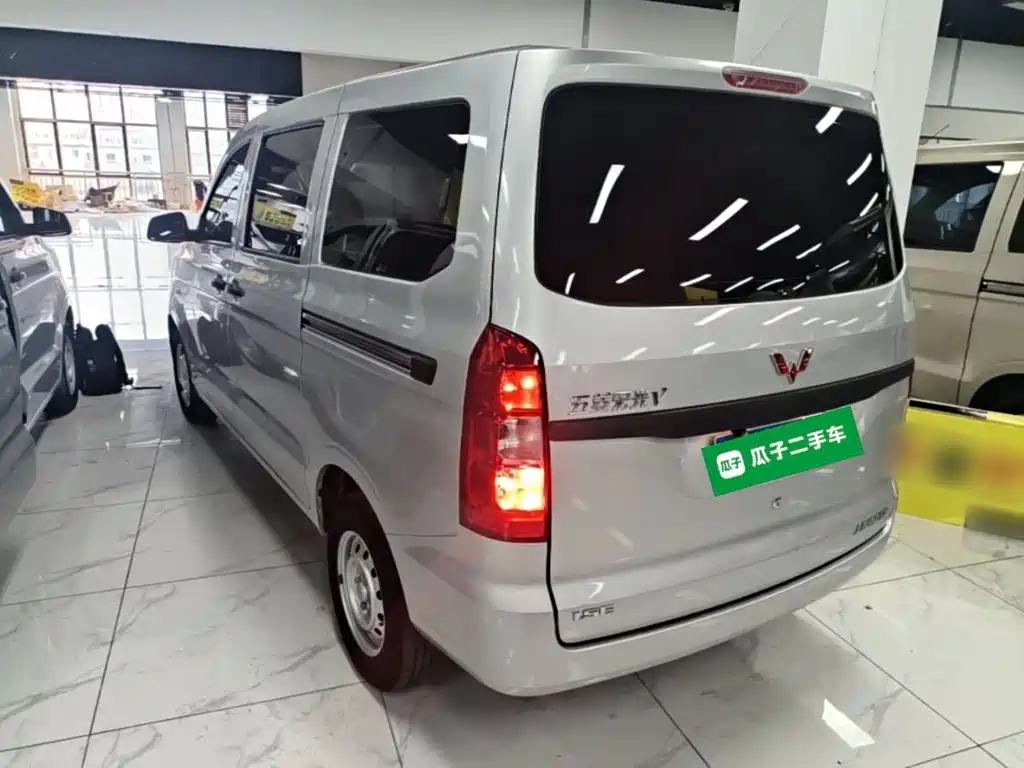 Wuling Hongguang V — миниатюра 5