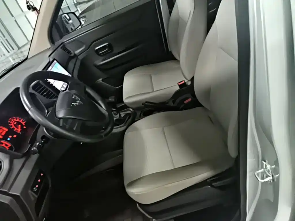 Wuling Hongguang V — миниатюра 15
