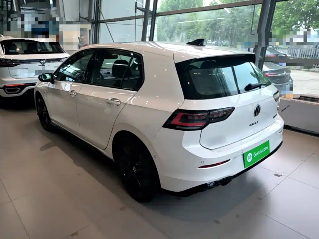 Volkswagen Golf 2025 300TSI R-Line