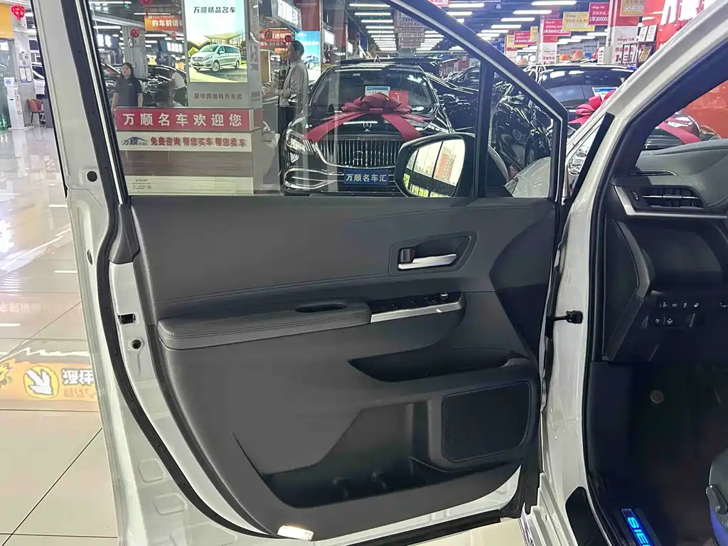 Toyota Sienna — миниатюра 8