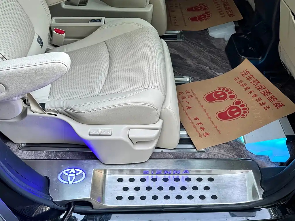 Toyota Sienna — миниатюра 20