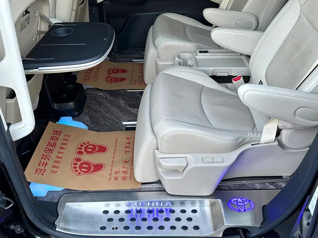 Toyota Sienna — миниатюра 10