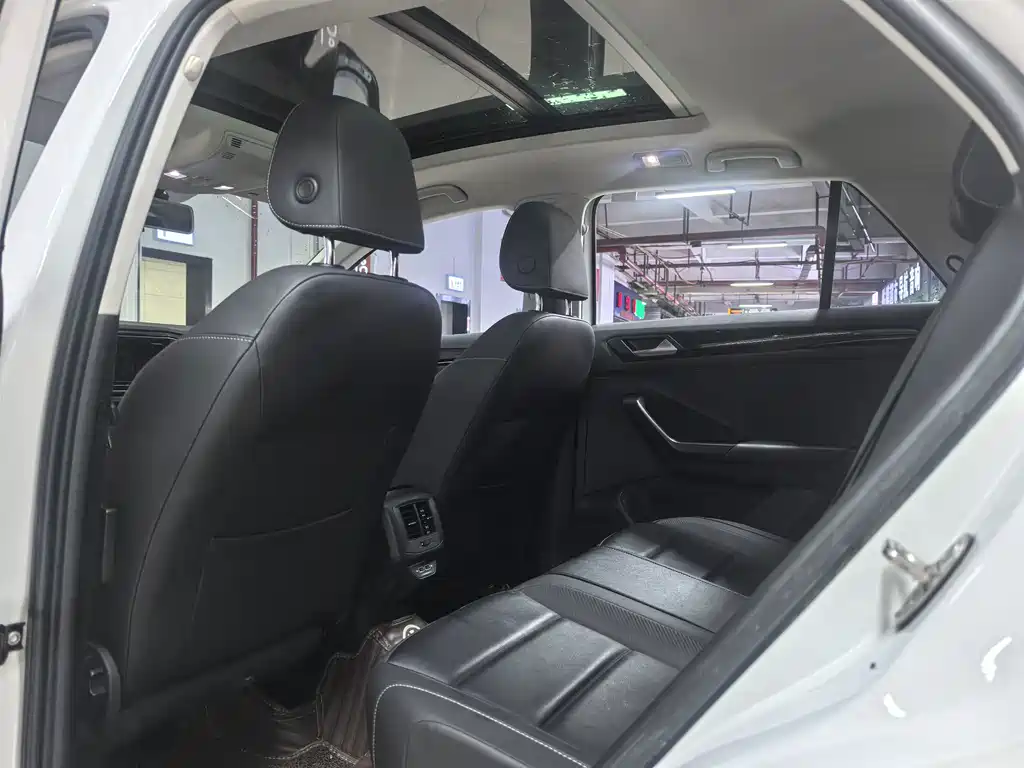 Volkswagen T-Roc — миниатюра 9