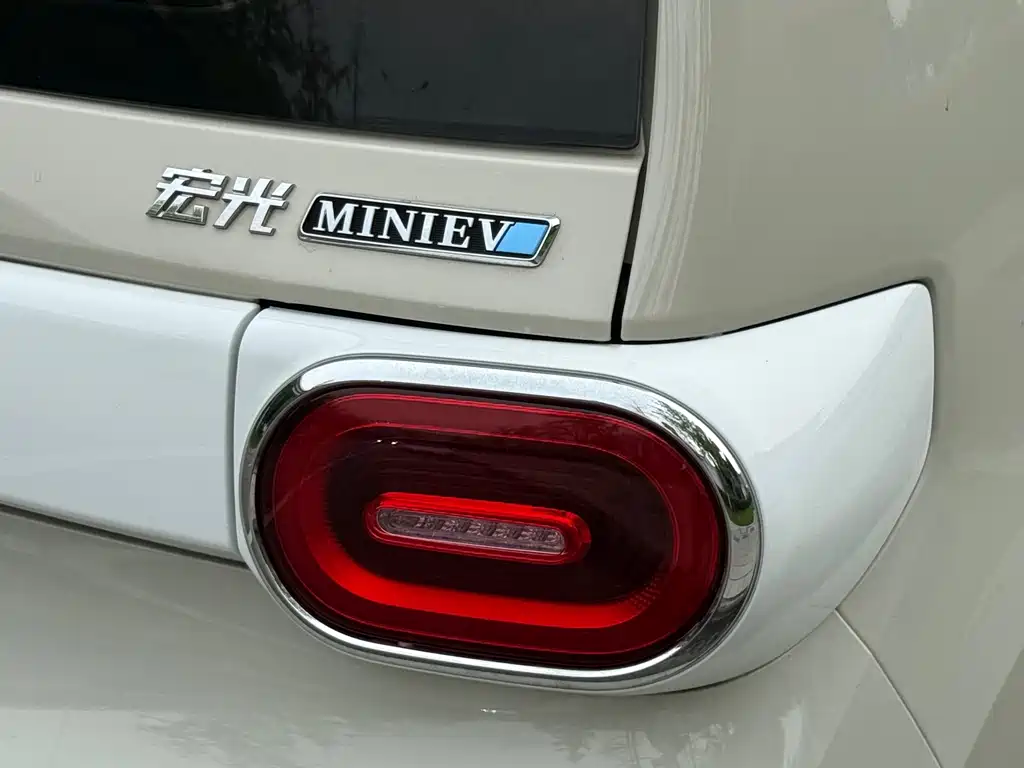Wuling MINIEV — миниатюра 9