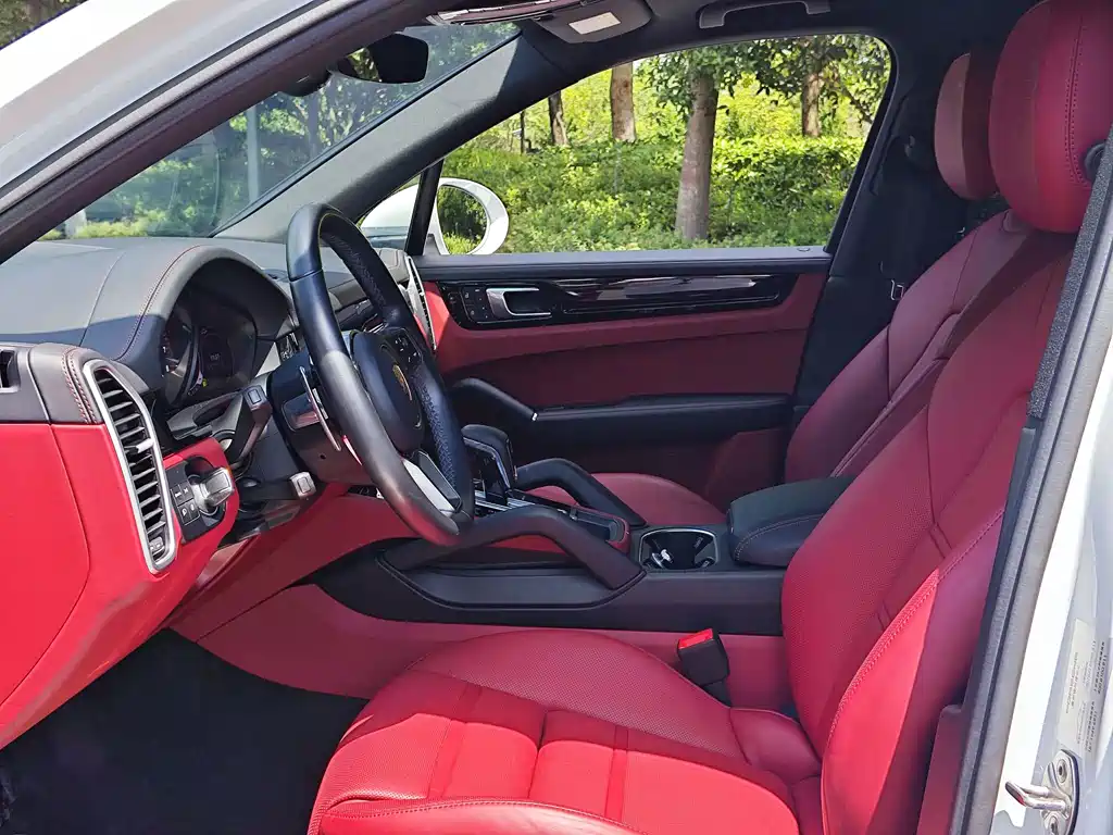 Porsche Cayenne — миниатюра 13