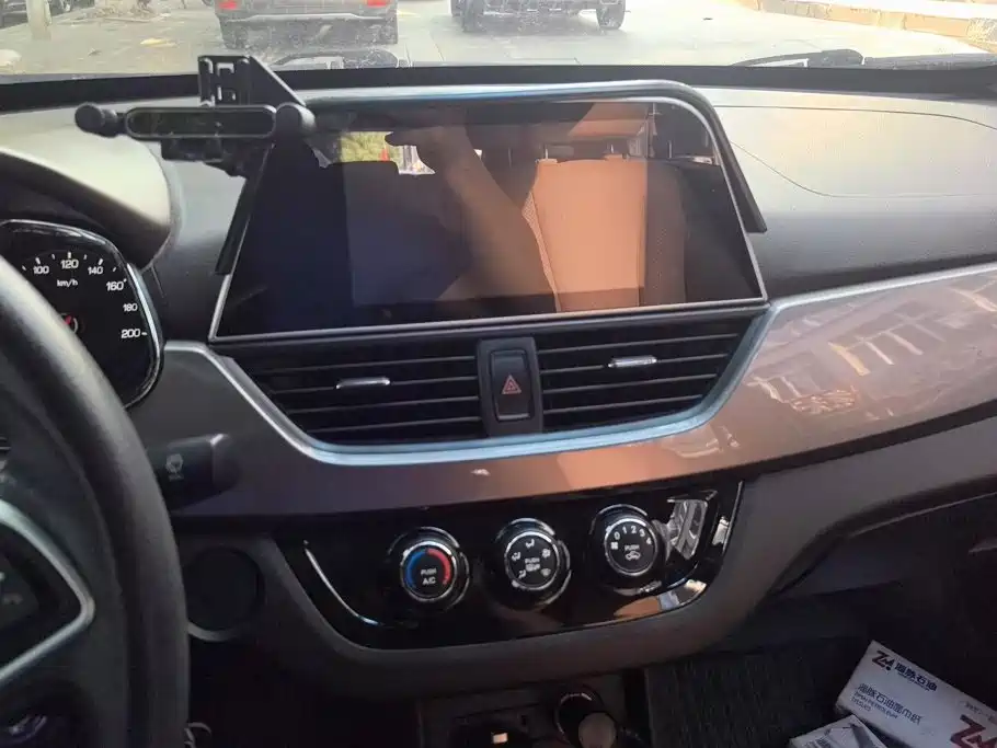 Baojun 310W — миниатюра 13