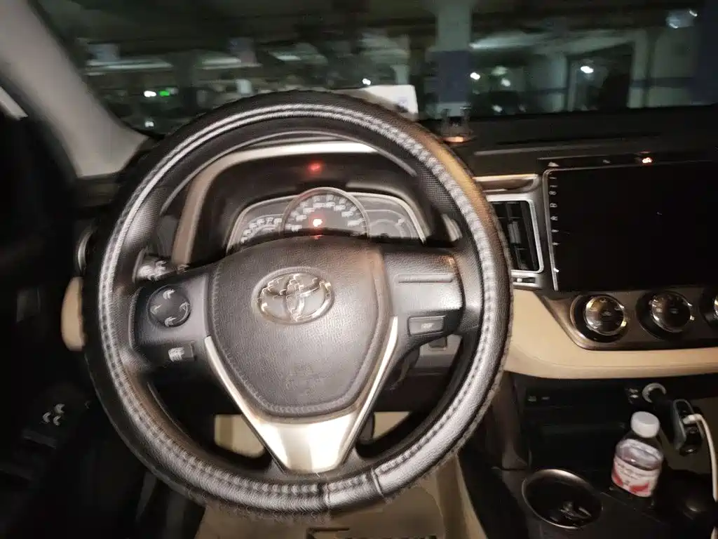 Toyota RAV4 — миниатюра 6