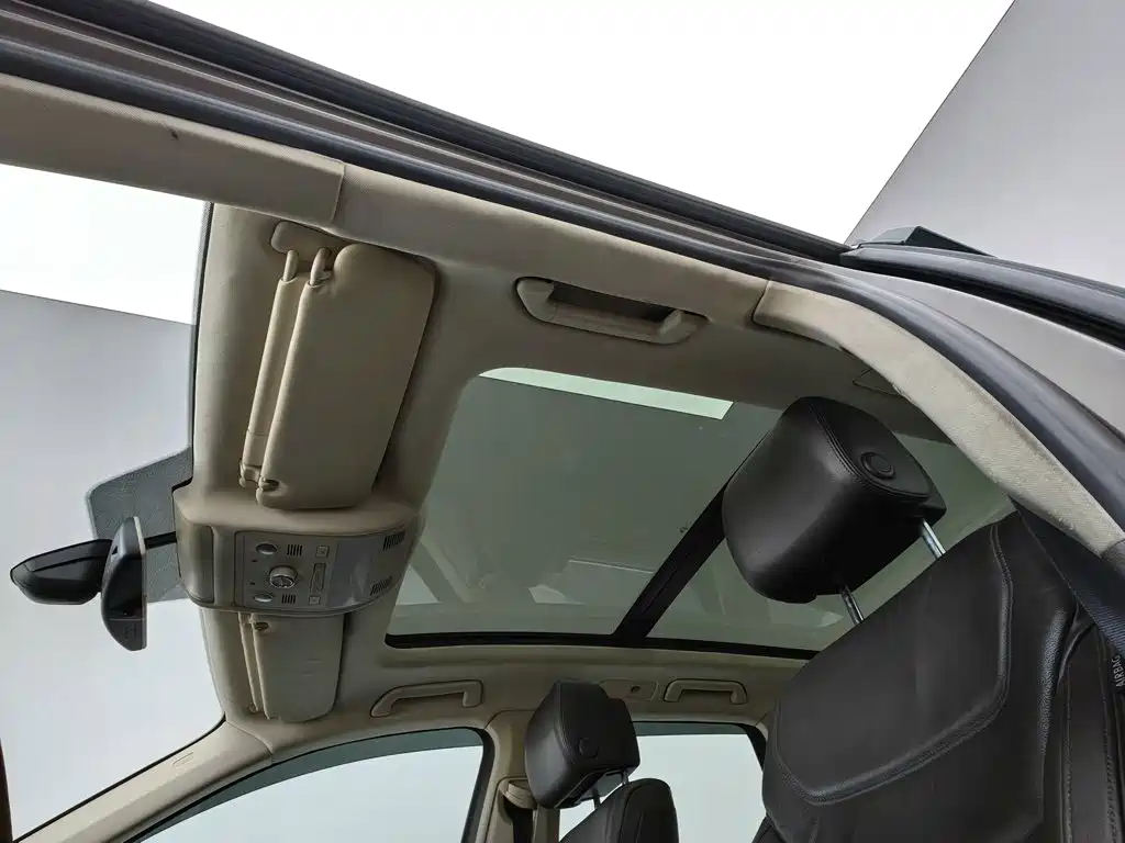 Volkswagen Touareg — миниатюра 14