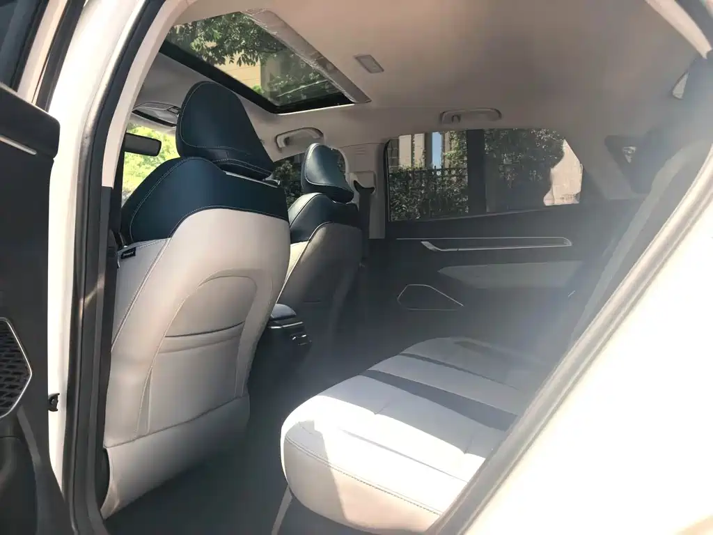 Geely Emgrand 2022 4 1.5L CVT Luxury