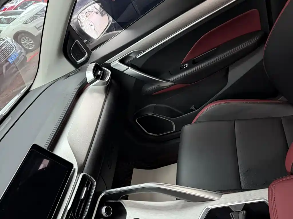 Geely Binyue — миниатюра 8