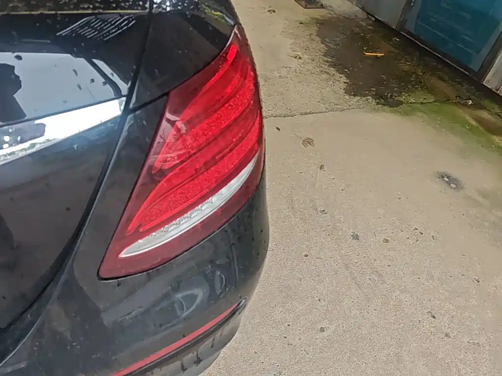 Mercedes-Benz E-Class — миниатюра 8