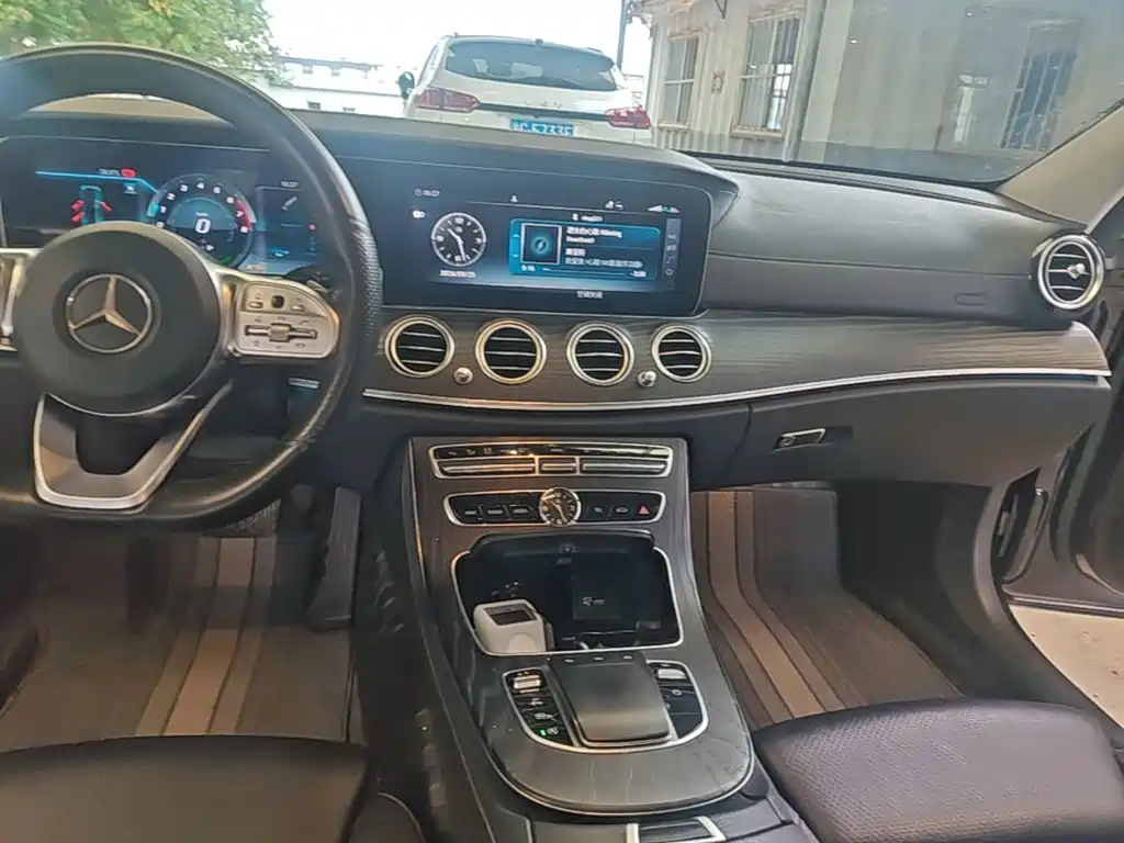 Mercedes-Benz E-Class — миниатюра 13