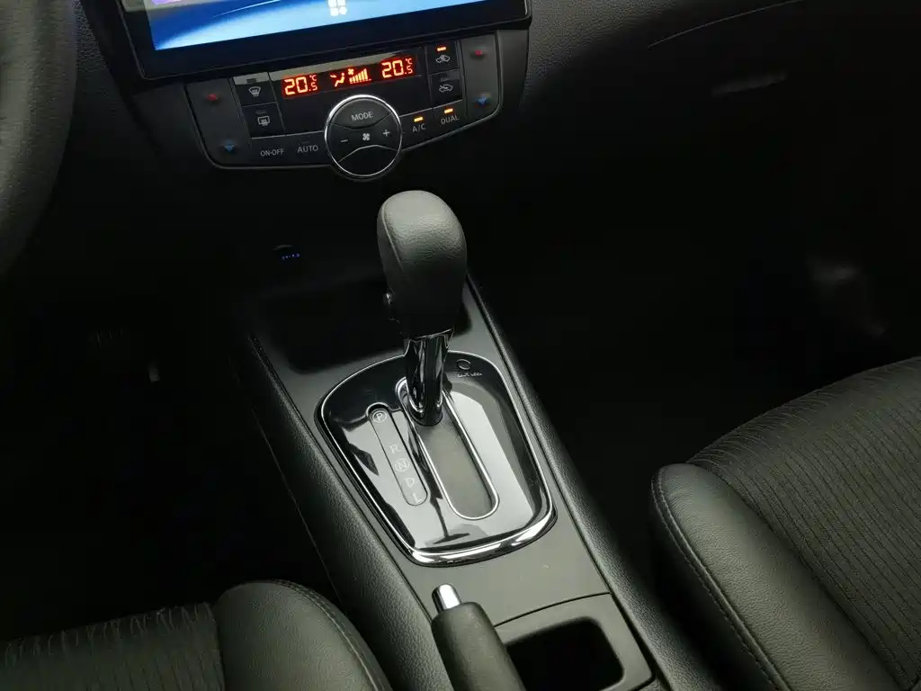 Nissan Tiida — миниатюра 13