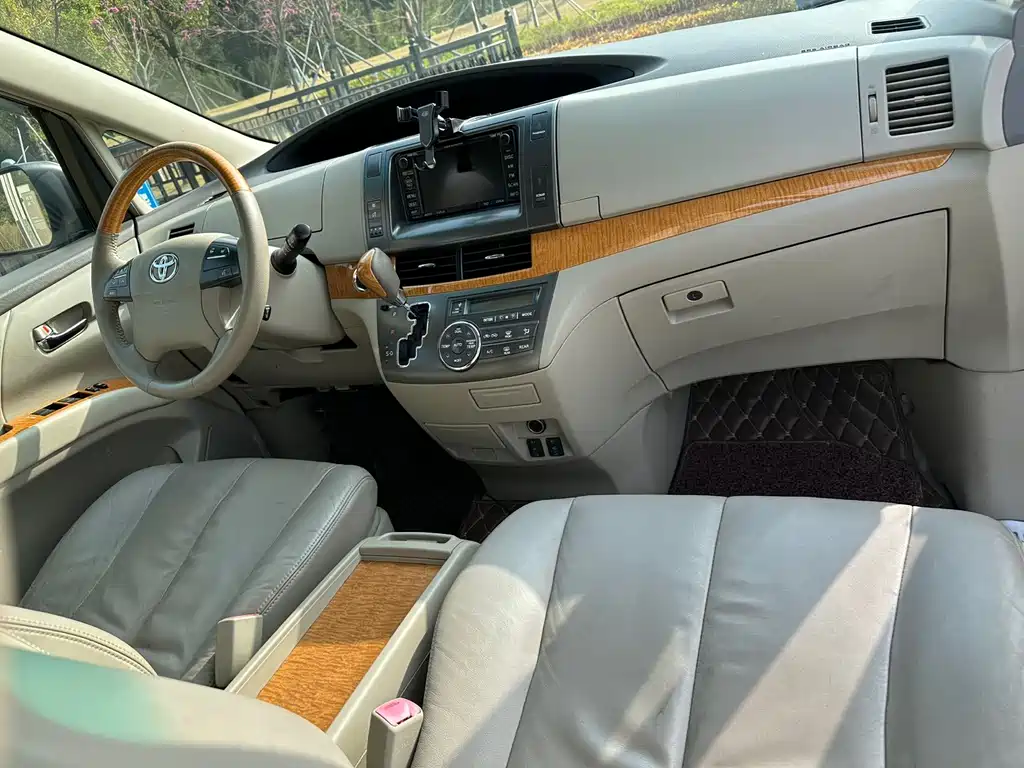 Toyota Previa — миниатюра 17