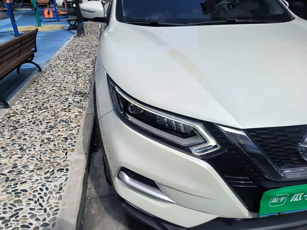 Nissan Qashqai 2.0 л 2022 г. Белый, пробег 12400 км