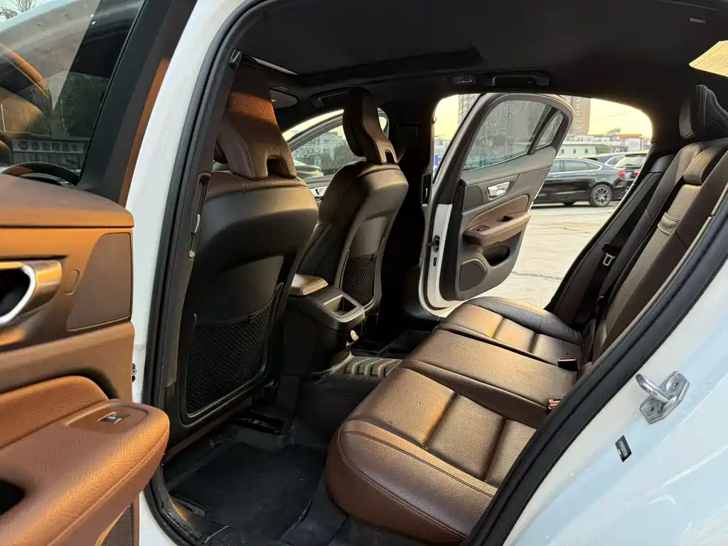 Volvo S60 — миниатюра 6