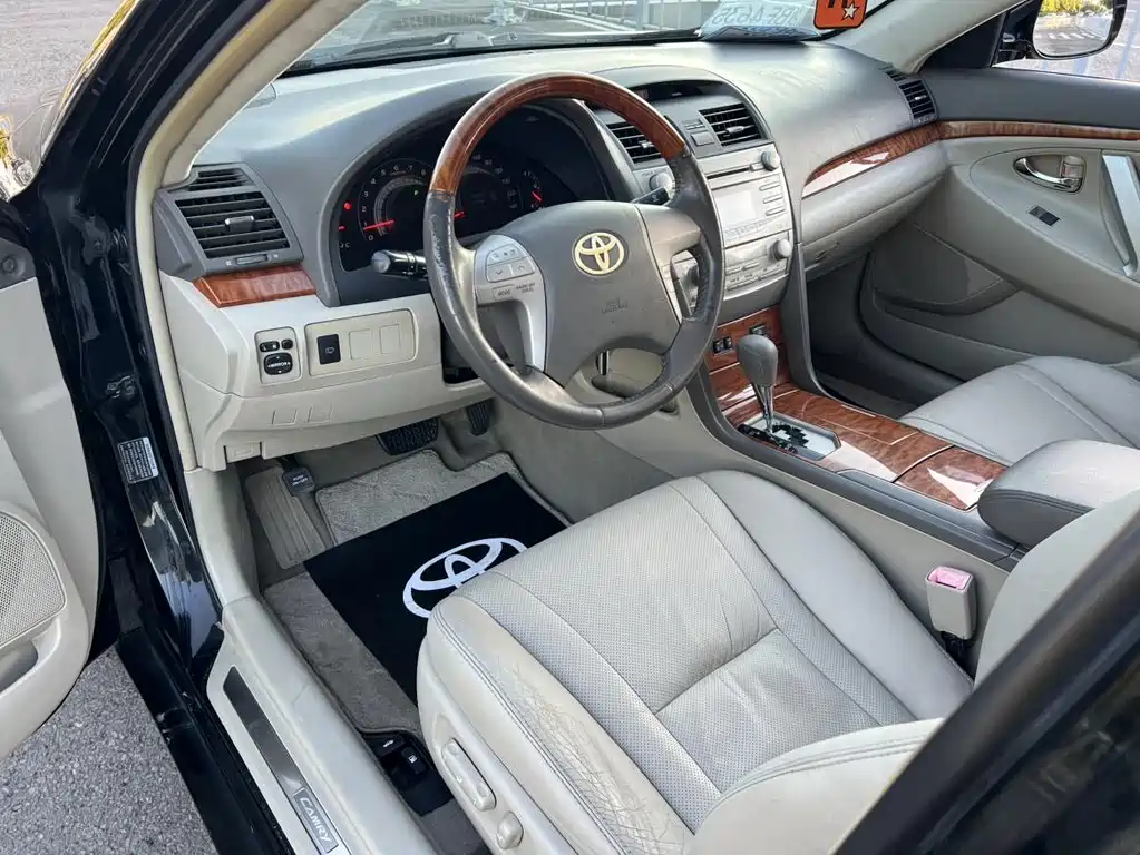 Toyota Camry — миниатюра 5