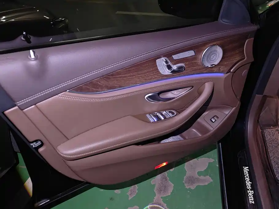 Mercedes-Benz E-Class — миниатюра 7