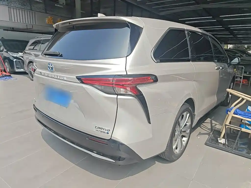 Toyota Sienna — миниатюра 7
