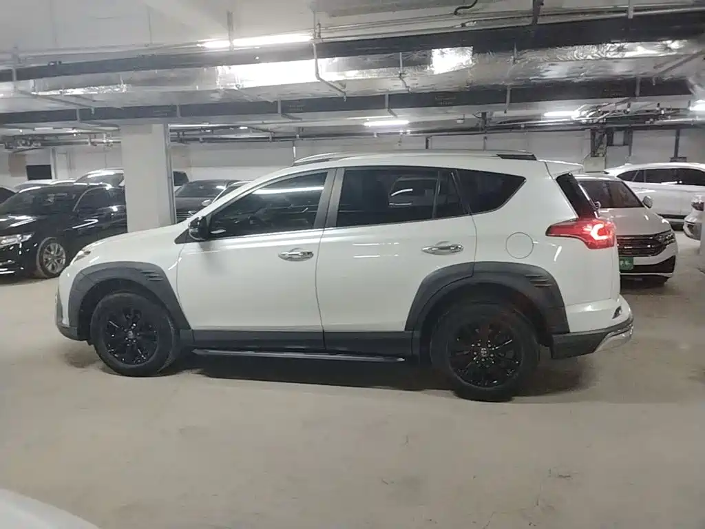 Toyota RAV4 — миниатюра 5