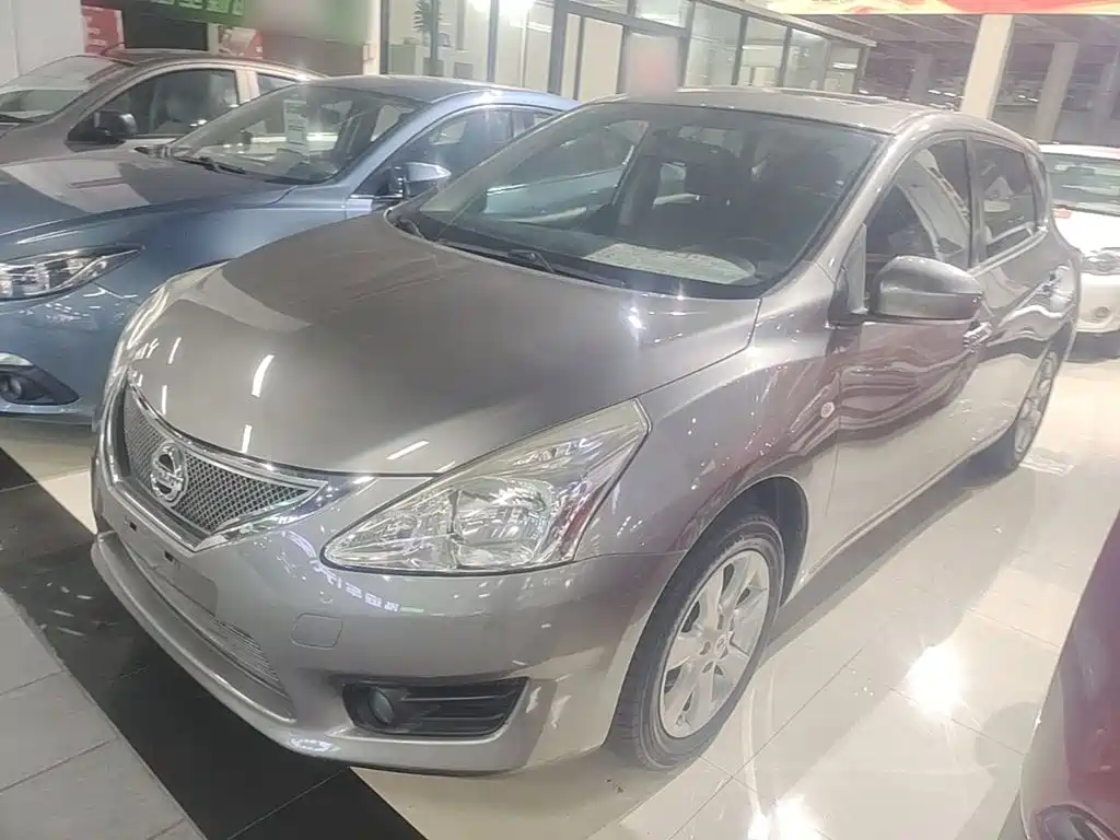 Nissan Tiida 2015