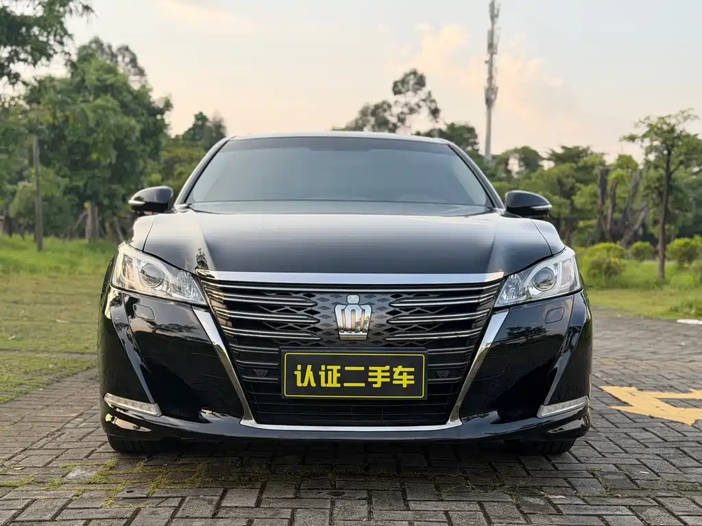 Toyota Crown — миниатюра 2