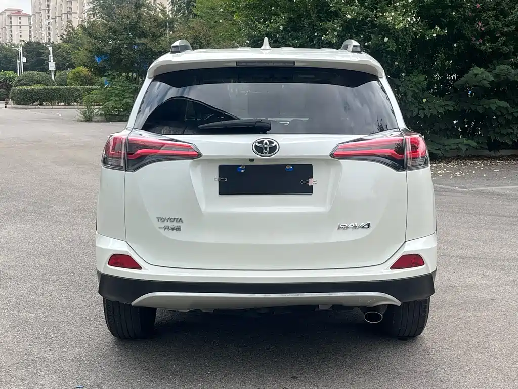 Toyota RAV4 — миниатюра 5