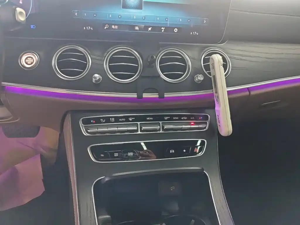 Mercedes-Benz E-Class — миниатюра 13