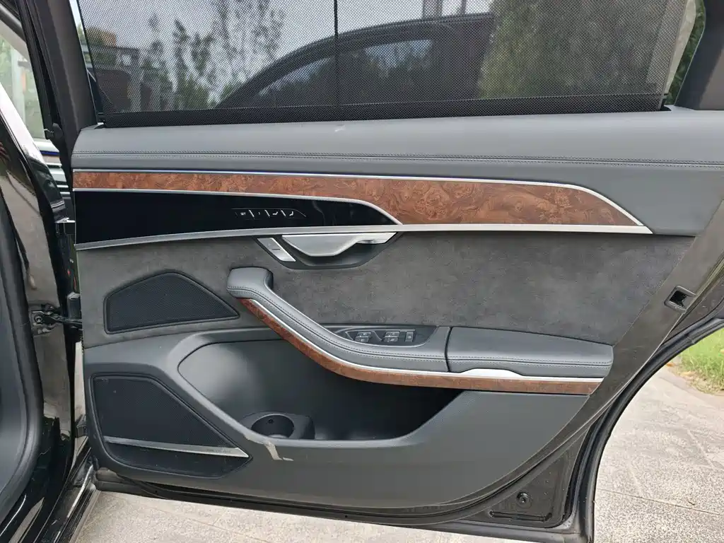 Audi A8 — миниатюра 25