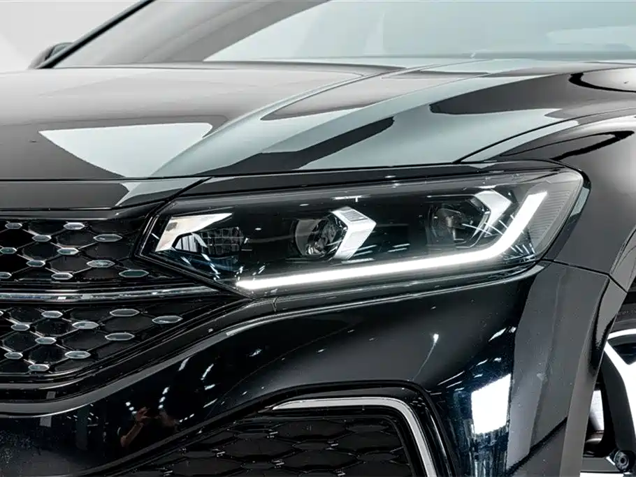 Volkswagen Passat 2024 380TSI