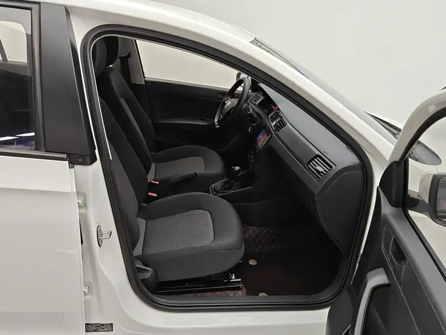 Volkswagen Santana — миниатюра 8