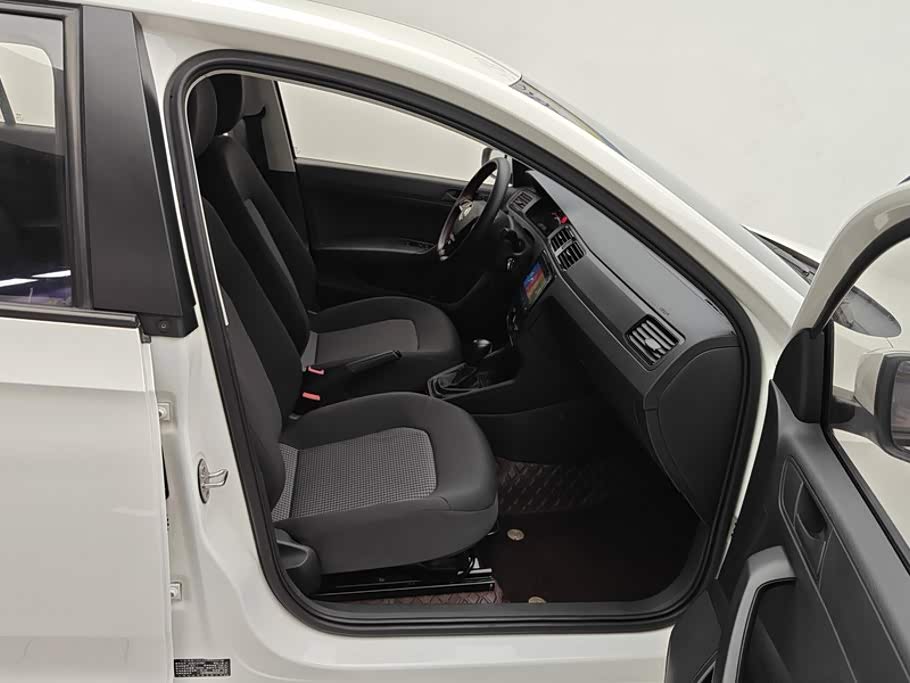 Volkswagen Santana 1.5 л 2023 г. Белый, пробег 49400 км