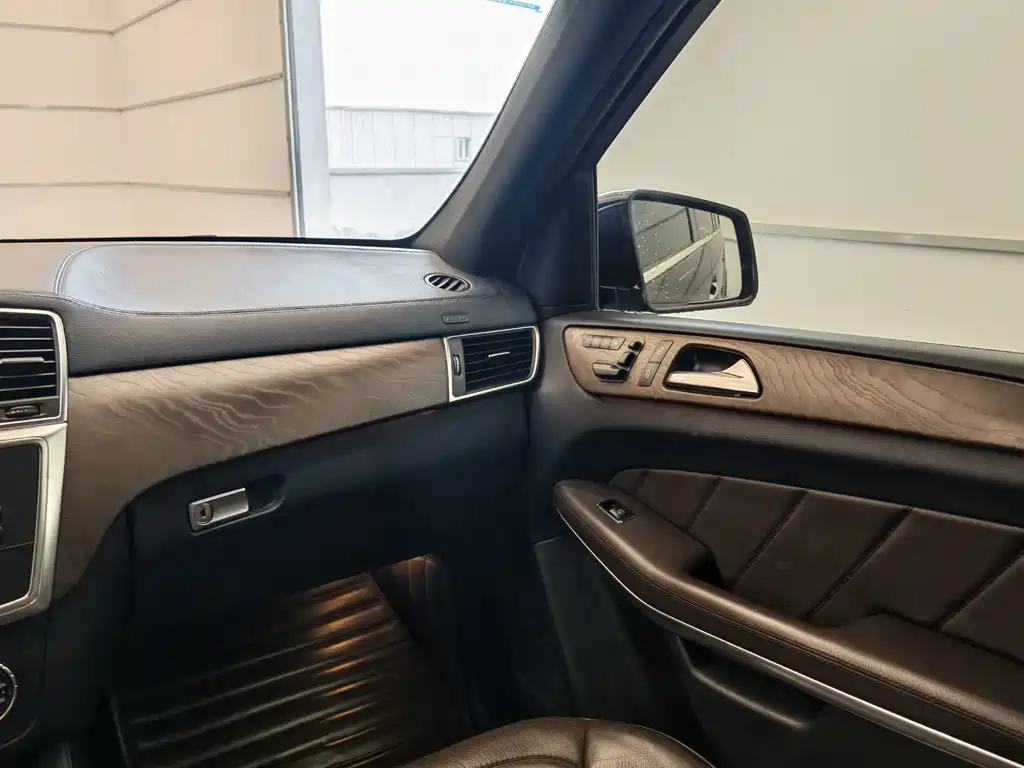 Mercedes-Benz GL-Class — миниатюра 12