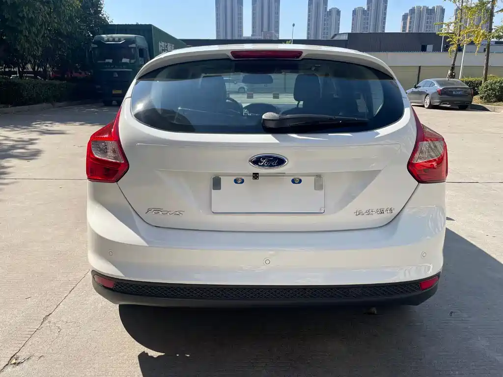 Ford Focus 2013 1.8L AT Fashion
