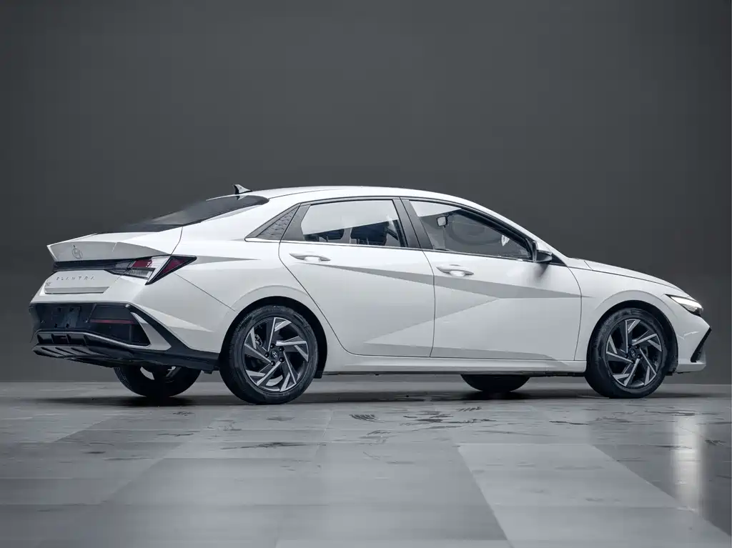 Hyundai Elantra — миниатюра 8