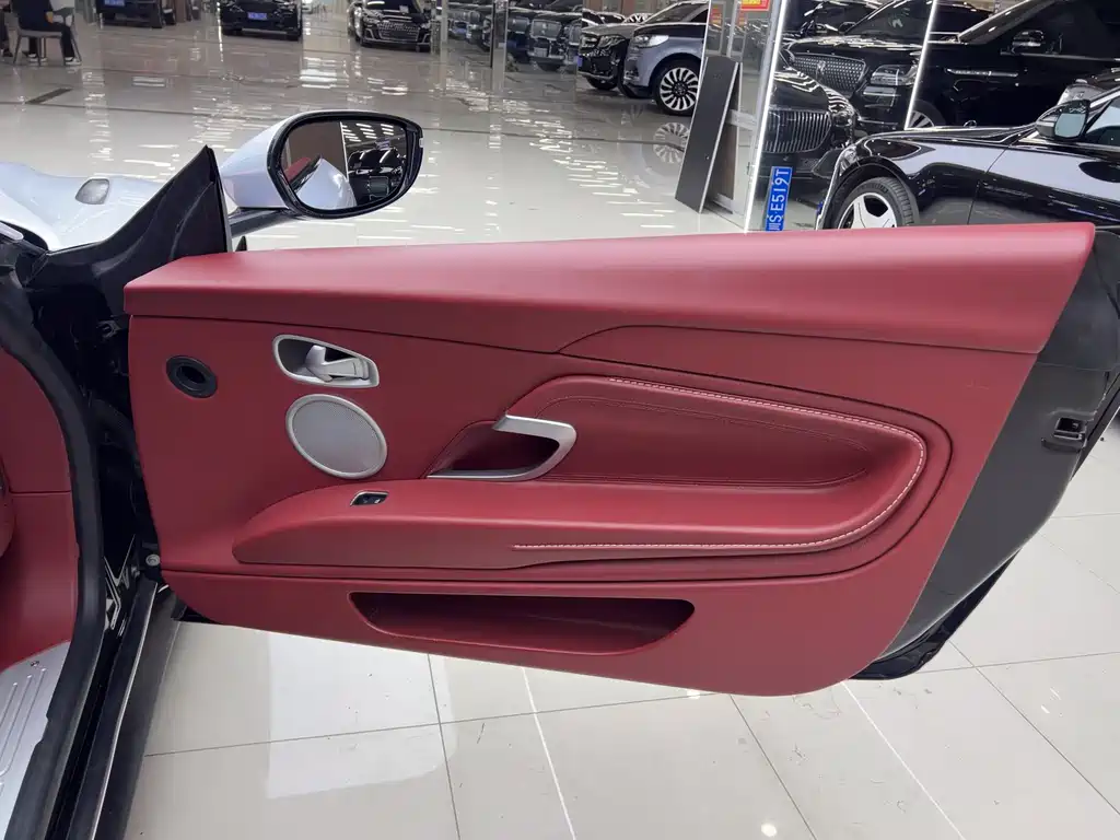 Aston Martin DB11 2019 4.0T V8 Volante