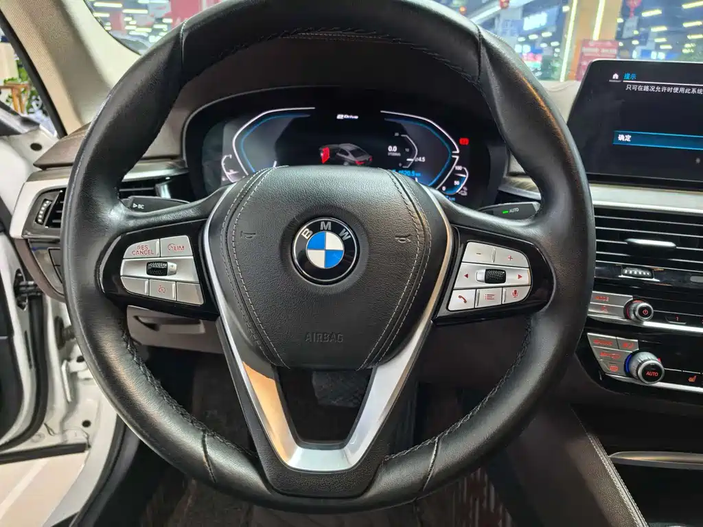 BMW 5 Series New Energy — миниатюра 7