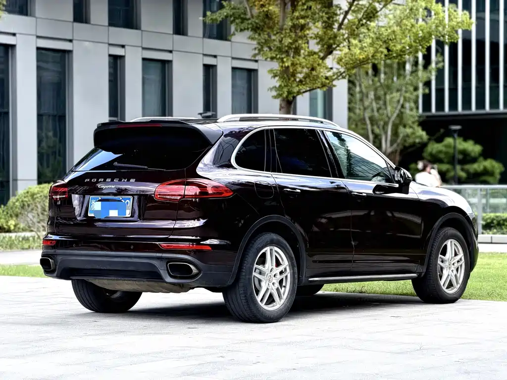 Porsche Cayenne — миниатюра 5