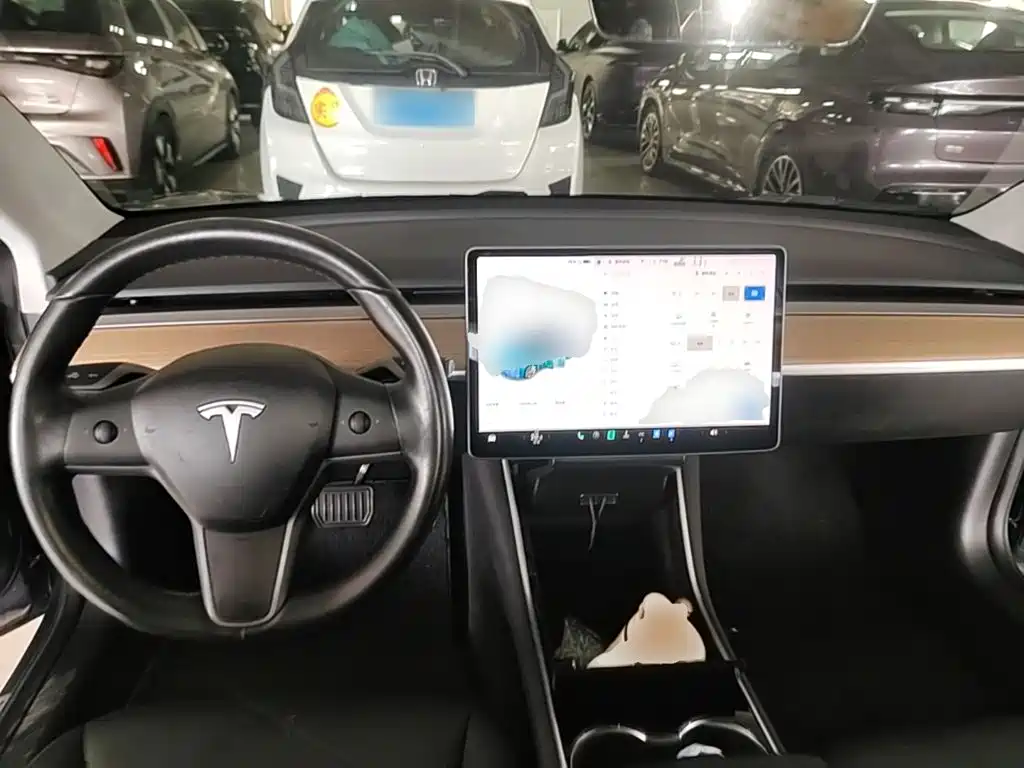 Tesla Model 3 — миниатюра 10