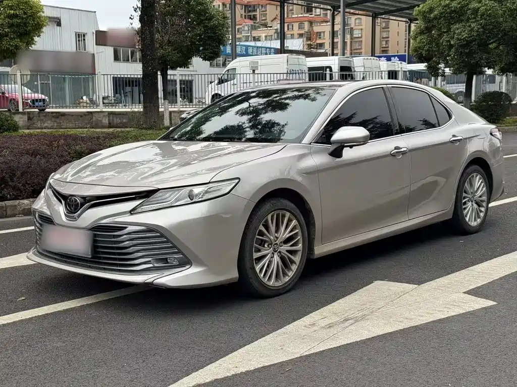 Toyota Camry — миниатюра 2