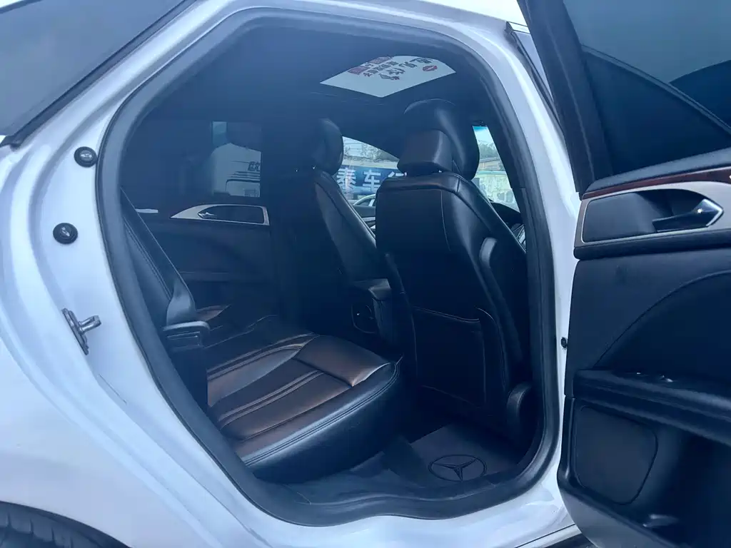 Lincoln MKZ — миниатюра 9
