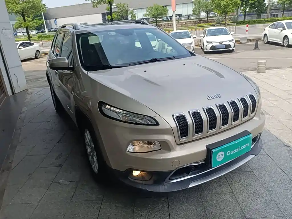 Jeep Cherokee — миниатюра 4