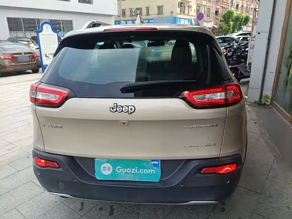 Jeep Cherokee — миниатюра 6