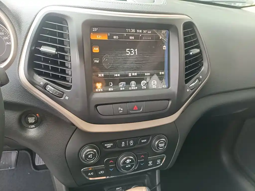 Jeep Cherokee — миниатюра 13