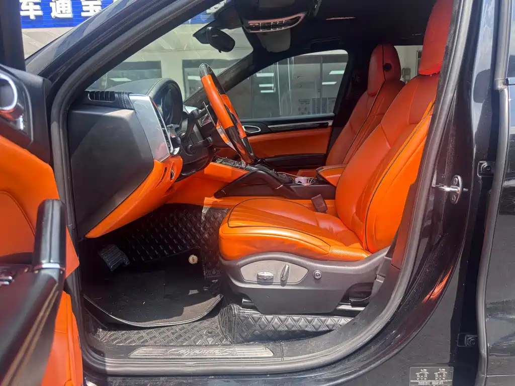 Porsche Cayenne — миниатюра 7