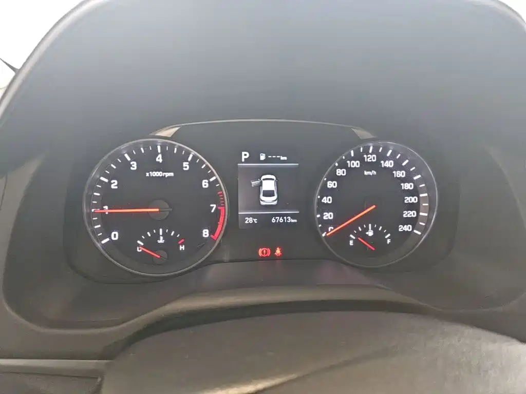 Hyundai Elantra — миниатюра 12