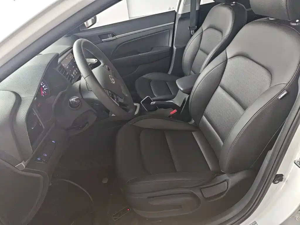 Hyundai Elantra — миниатюра 15