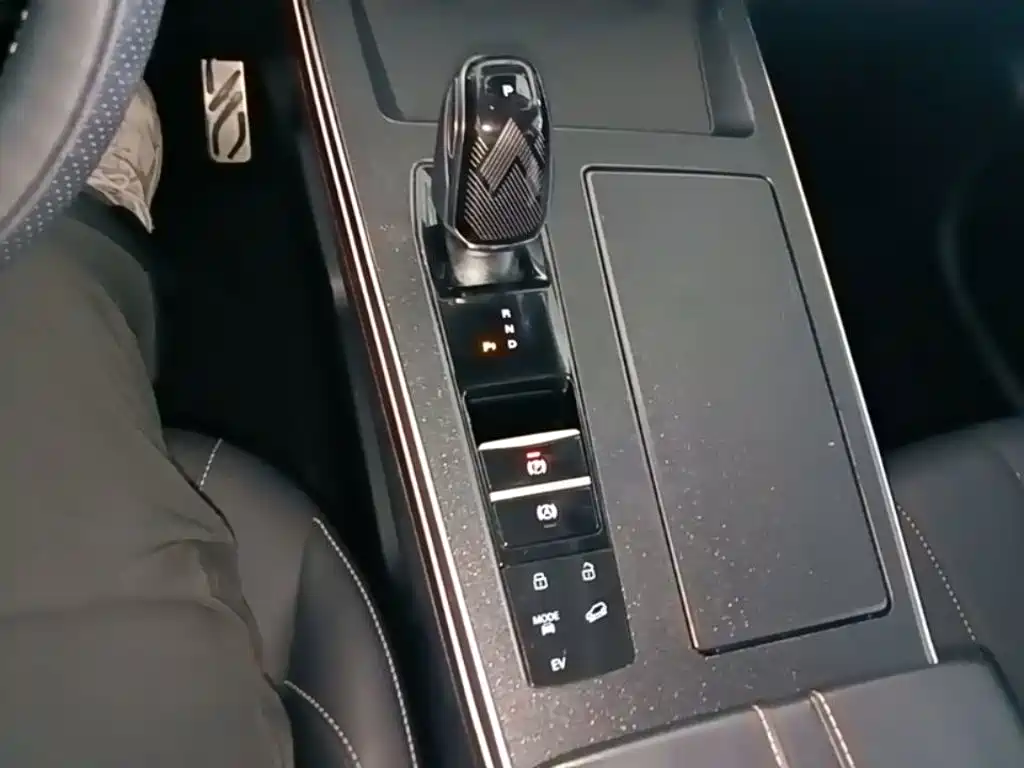 Roewe RX5 eMAX — миниатюра 14